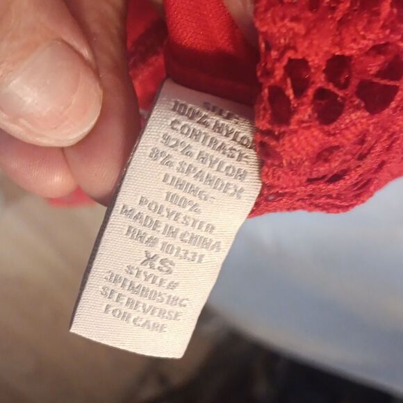 Elegant Red Bodycon Lace Dress - Picture 7 of 10